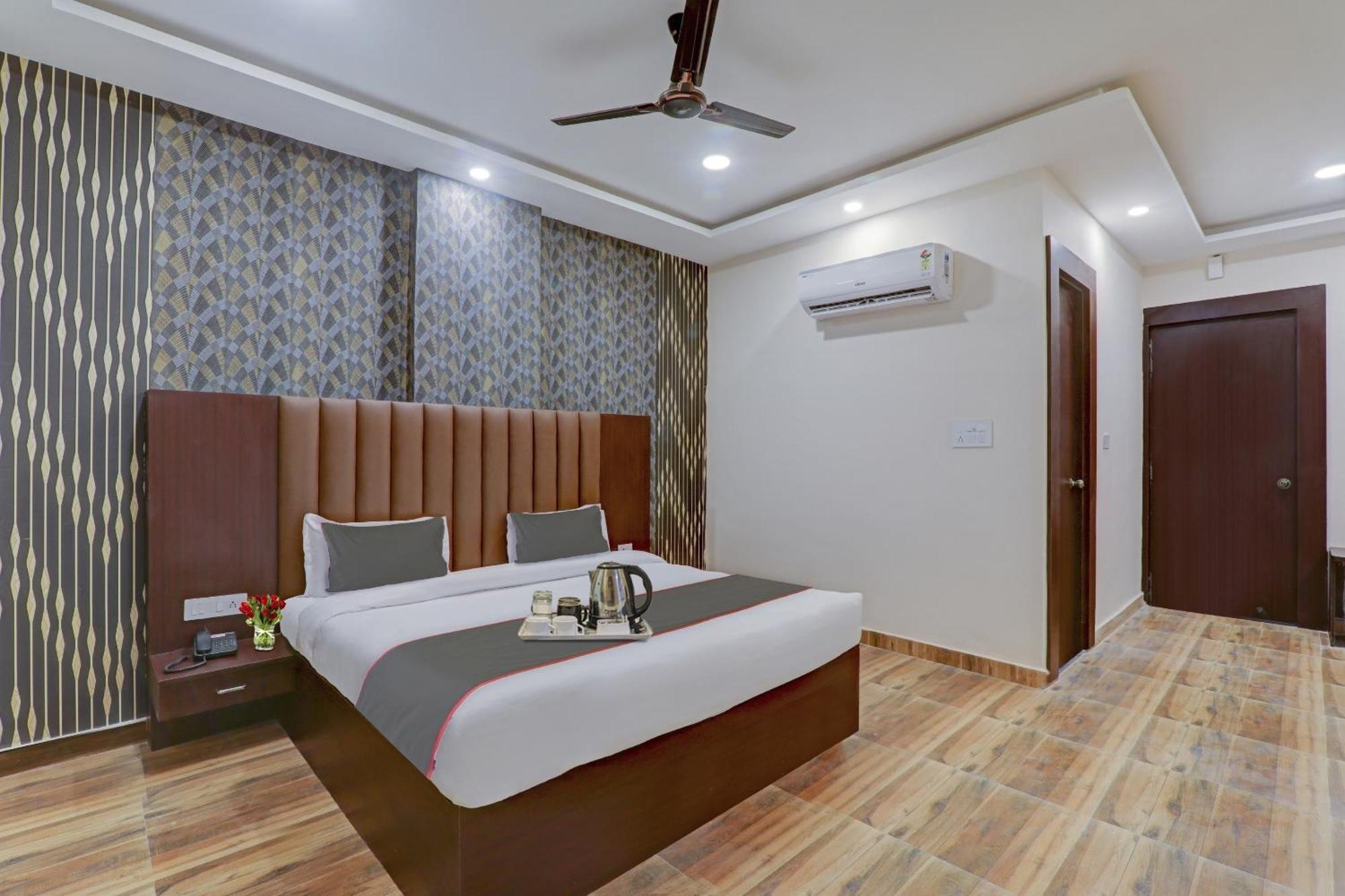 Collection O Palm Bliss Hotel Kanpur Exterior photo